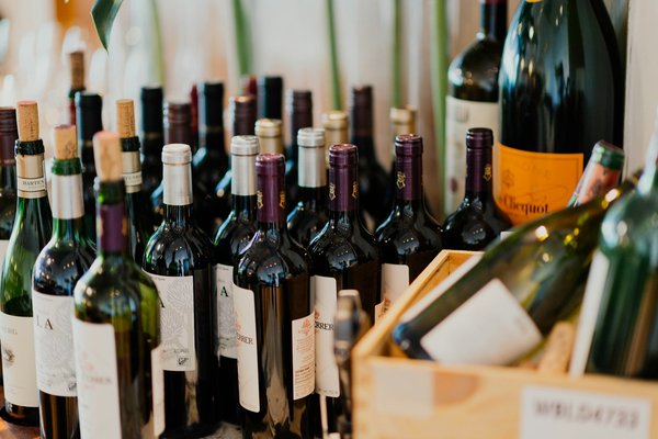 What are the specific requirements for forming a UK-based organic wine import business?