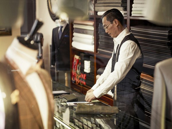 How to set up a UK-based bespoke tailoring service and comply with consumer protection laws?